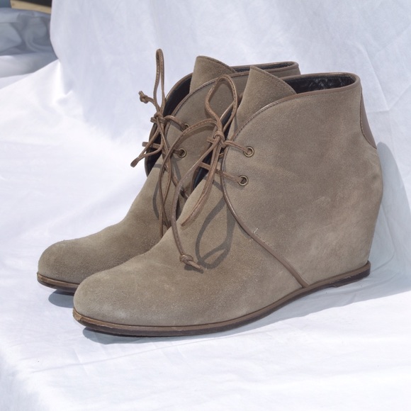 Excellent condition Stuart Weitzman Booties Size 7