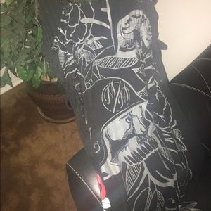 Very beautifully detailed skull n roses mini