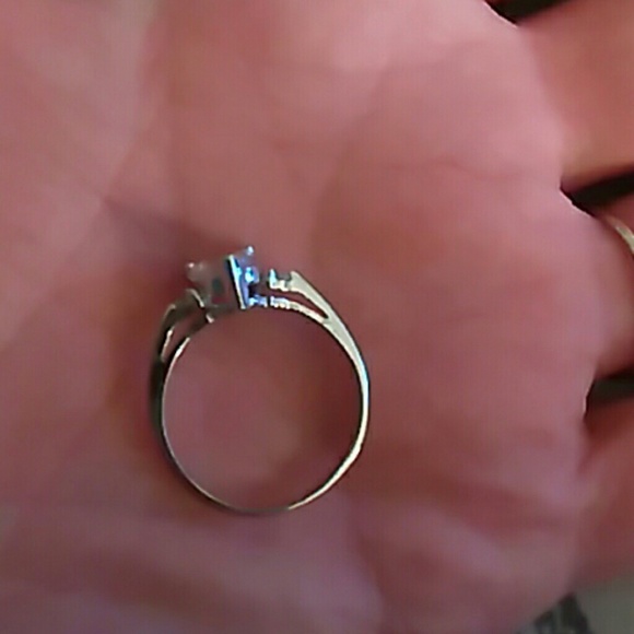 ππHeart CZ Solitare Sweetheart Engagement Ring - Picture 3 of 4