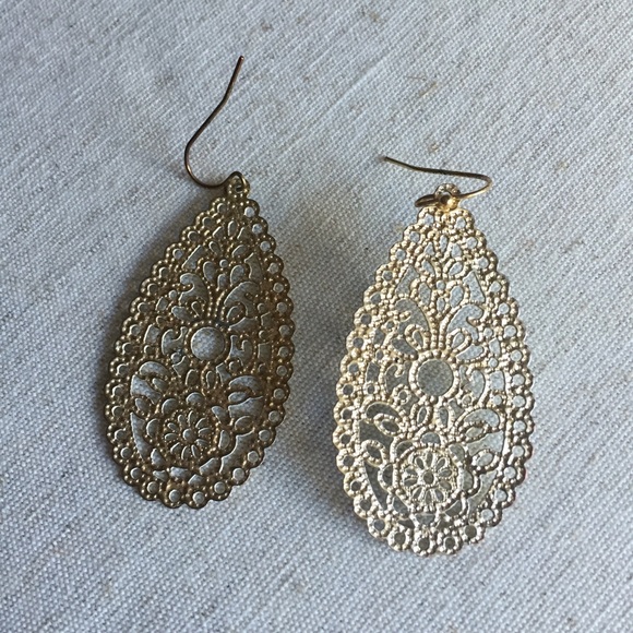 White & Gold Lace Design Earrings - Picture 2 of 3