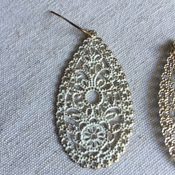 White & Gold Lace Design Earrings - Picture 3 of 3