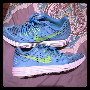 Womans nikes size 8 1/2
