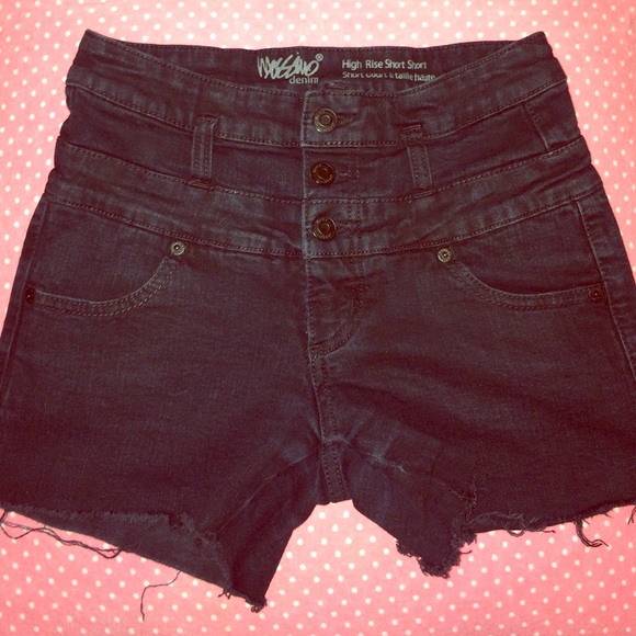 Shorts high wasted black wash.