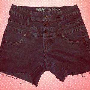 Shorts high wasted black wash.