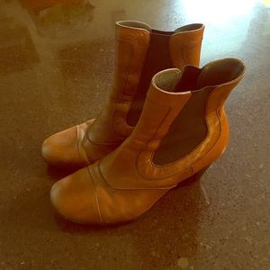 Born ankle boots