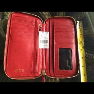 ❣beautiful brand new Barneys NY Red Zippy Wallet❣