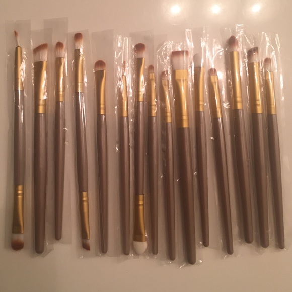 NEW 15 piece makeup brushes kit!