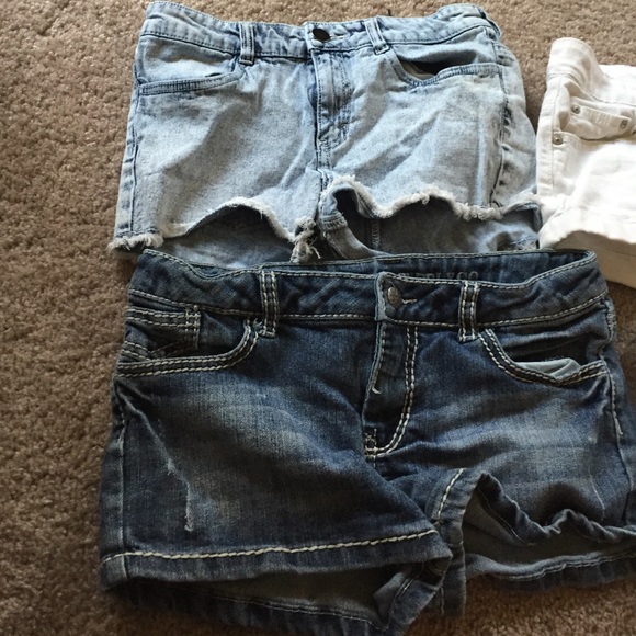 MORE SHORTS - Picture 2 of 3