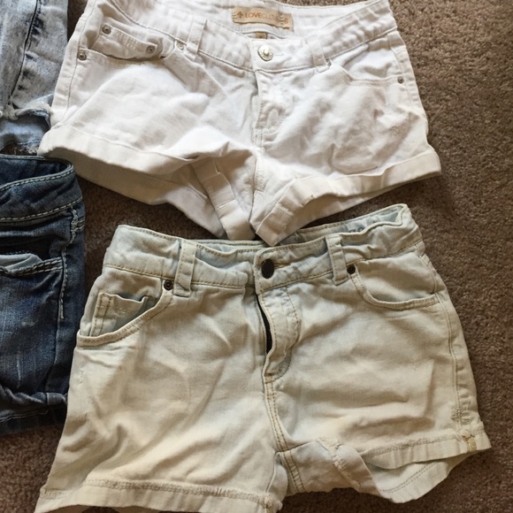 MORE SHORTS - Picture 3 of 3