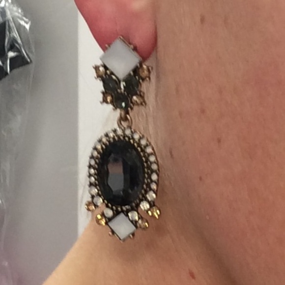 💄💕Perfect Party Earrings! - Picture 4 of 4