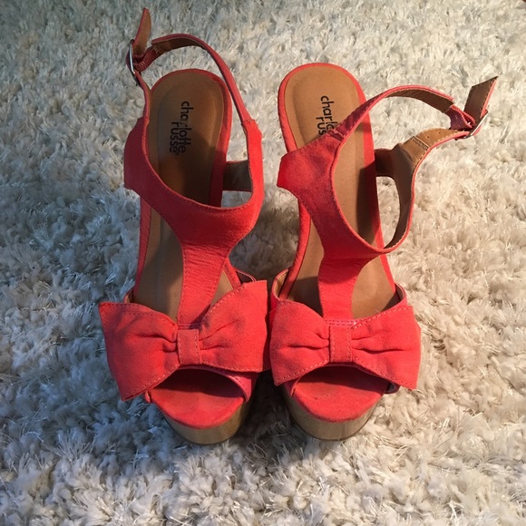 Bright coral platforms with bow! 🎀
