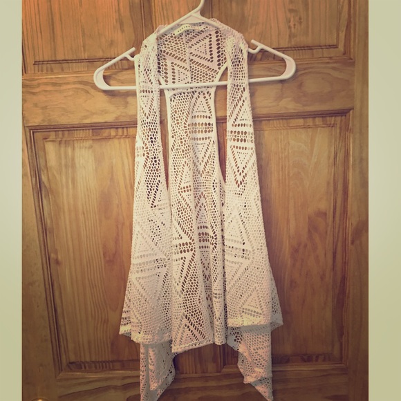 Sleeveless lace cardigan