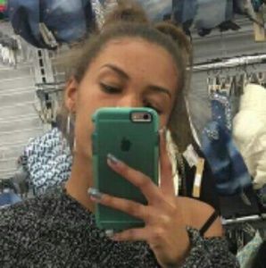 Meet your Posher, Carrie