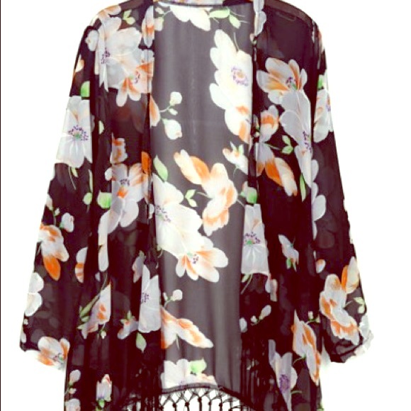 Tops - Flower print cover with fridge.🌺