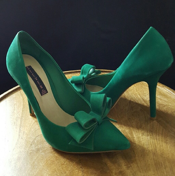 Steven bow suede pumps heels