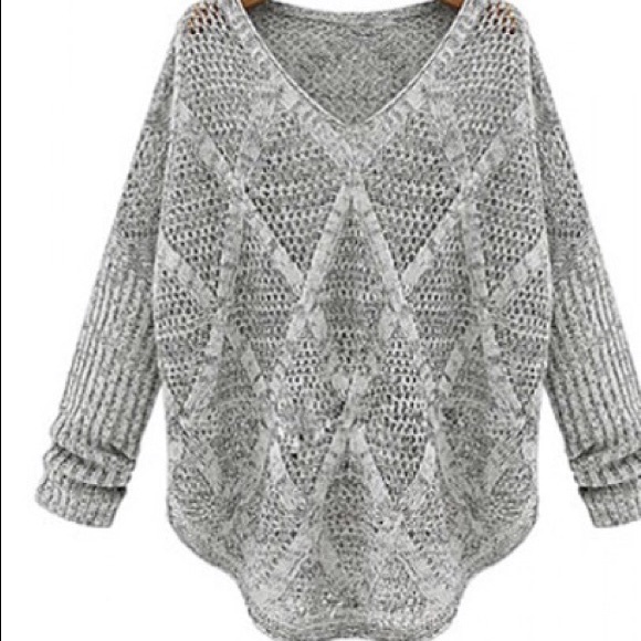 Gray knit sweater.💛