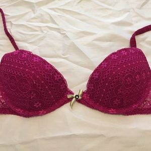 👙 Fuchsia Victoria's Secret Pout push up bra, 33A