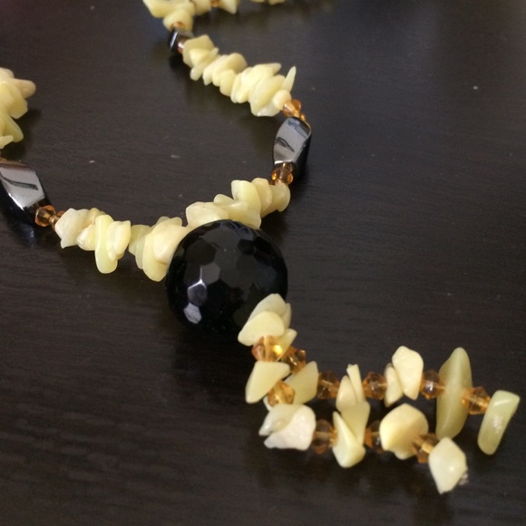 Stone necklace - Picture 2 of 3