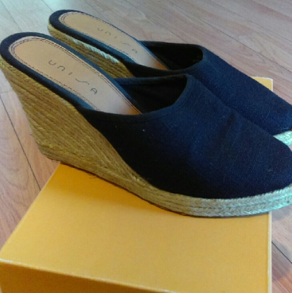 Black canvas wedges