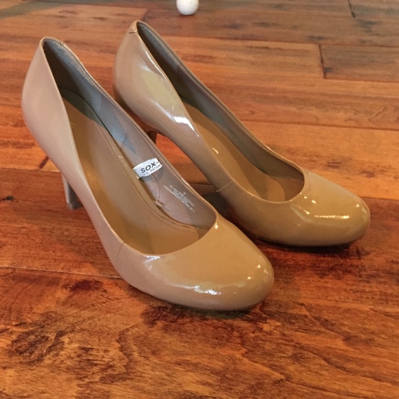 Nude Pumps!