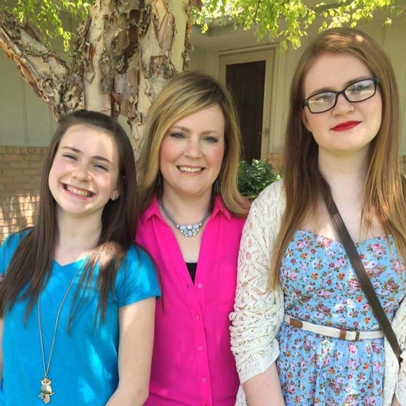 Meet your Posher, Beth - Picture 2 of 2