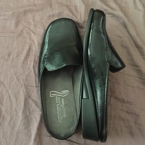 Aerosoles slip on black dress shoes