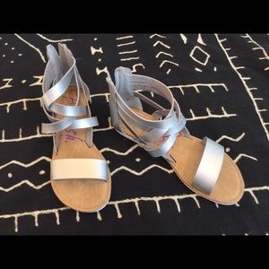 Cute Blowfish silver gladiator sandals size 8