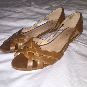 Nine West Sapphireff Open Toe Cognac Wedge Flat