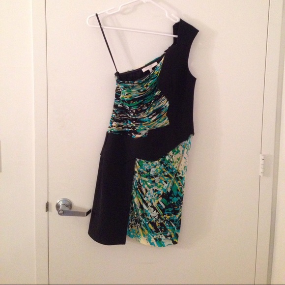 One shoulder dress - Picture 2 of 4