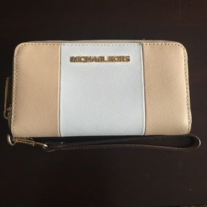 Michael Kors Iphone 6 Multifunction Zip Wallet