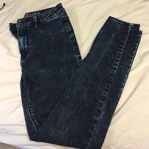 Distressed wash skinny jeans
