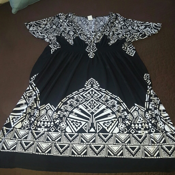 Black/white dress