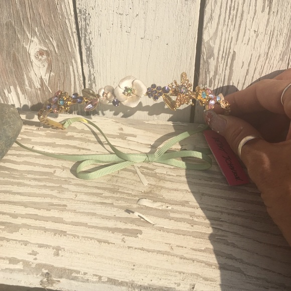 Betsey johnson headband