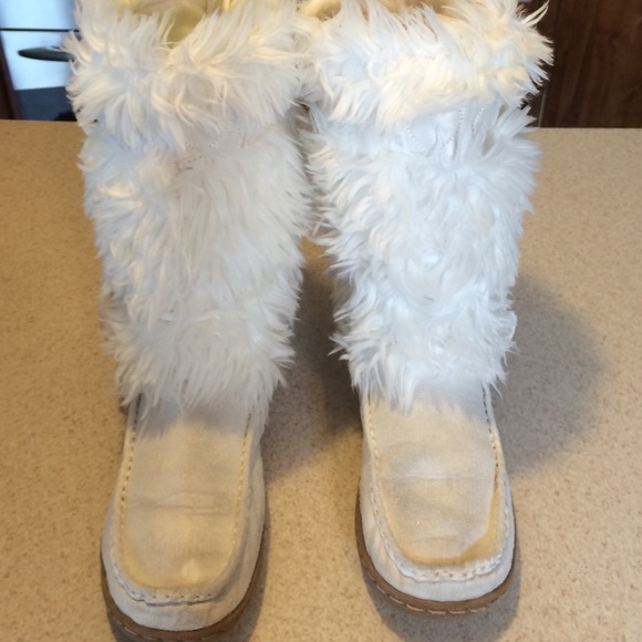 White winter boots for girls