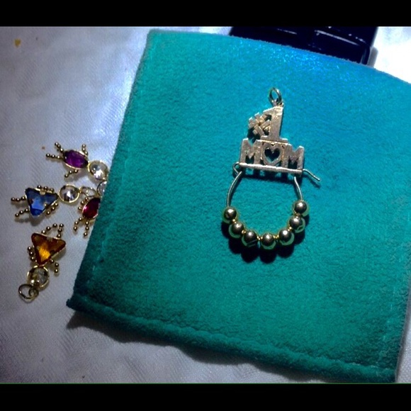 14kt Gold Family Bonds#1 Mom necklace pendant
