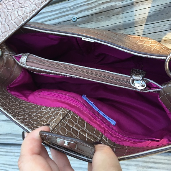 TOMMY HILFIGER PURSE - Picture 2 of 4