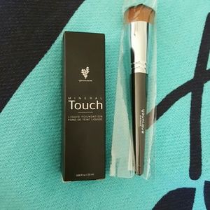 Bundle of Foundation and foundation brush