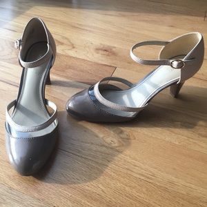 Naturalizer nude & taupe pumps