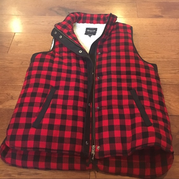 Madewell buffalo plaid fleece lined vest
