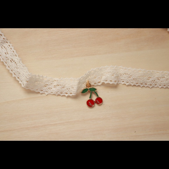 White lace cherry chocker