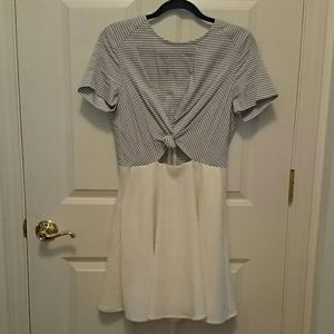 Line & Dot Wonder Tied Dress