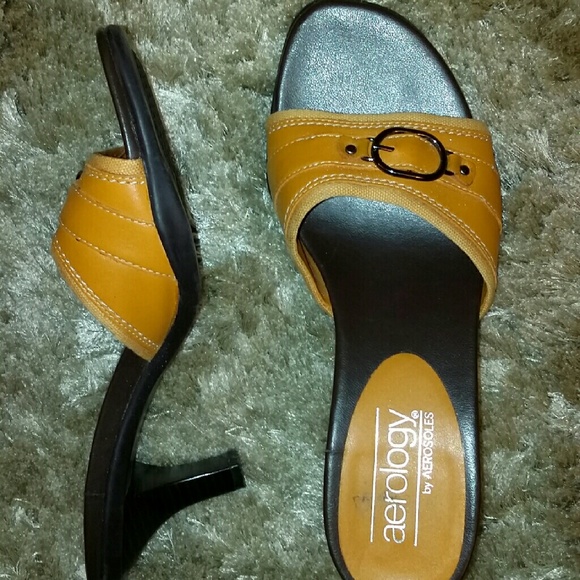 Aerology by Aerosoles kitten heel pump
