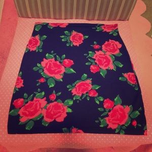 Floral printed skirt for juniors or woman.