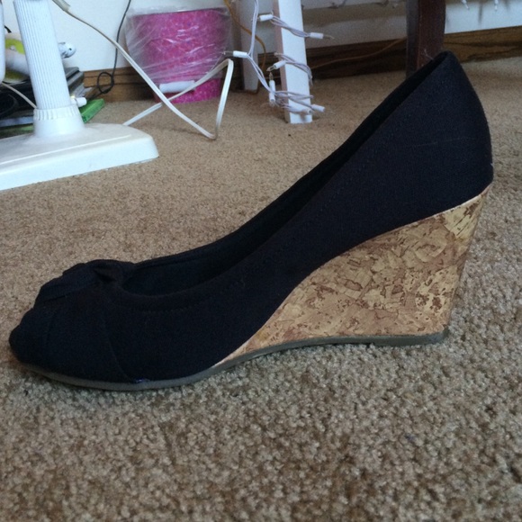 Casual Wedges - Picture 2 of 2