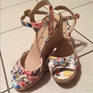 Floral wedges