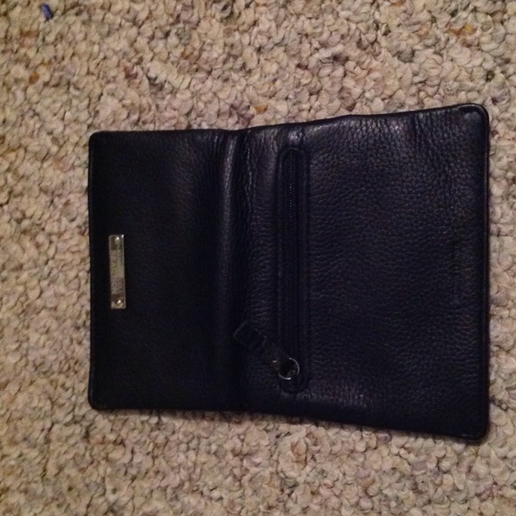 Kenneth Cole Wallet - Picture 2 of 3