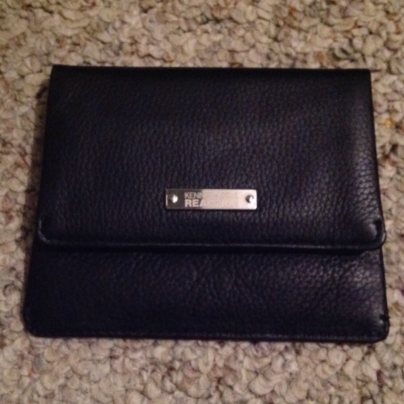 Kenneth Cole Wallet - Picture 3 of 3