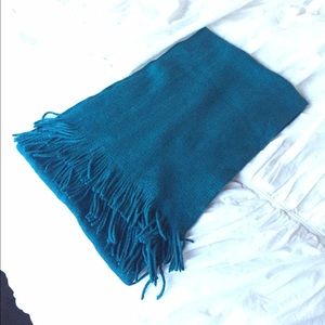 Uniqlo turquoise knit scarf (HeatTech)