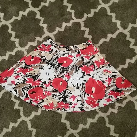 NEW! Size 14 poppy floral skirt, red black white