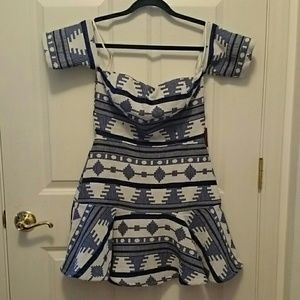 Line & Dot Electronic Nagel Dress